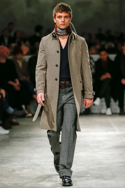 Look 48